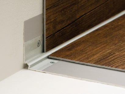 Schodová lišta vnitřní pro obložení schodů podlahou Stříbrná E01